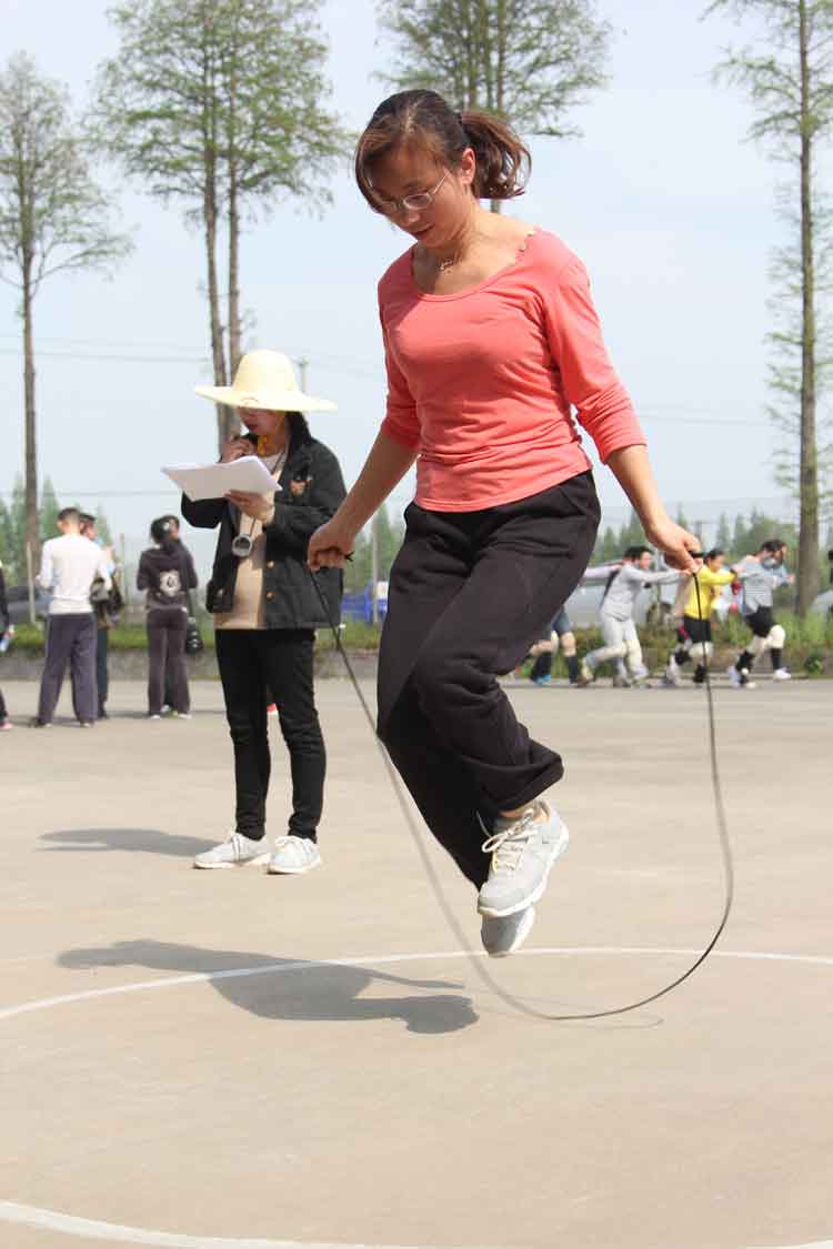 华亿(中国)员工积极参加院趣味运动会
